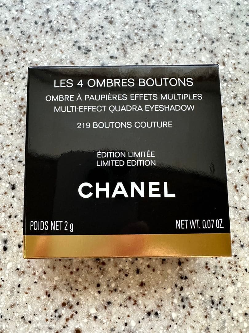 【新品未使用】シャネル レキャトルオンブル ブトン 219 ブトンクチュール