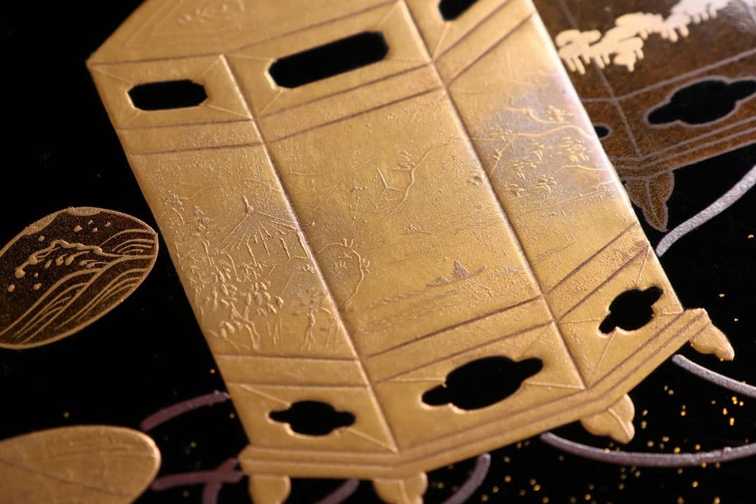 木製漆器 貝桶 金蒔絵 三段 重箱 黒塗 朱塗 梨地 雛 漆芸【MA745】