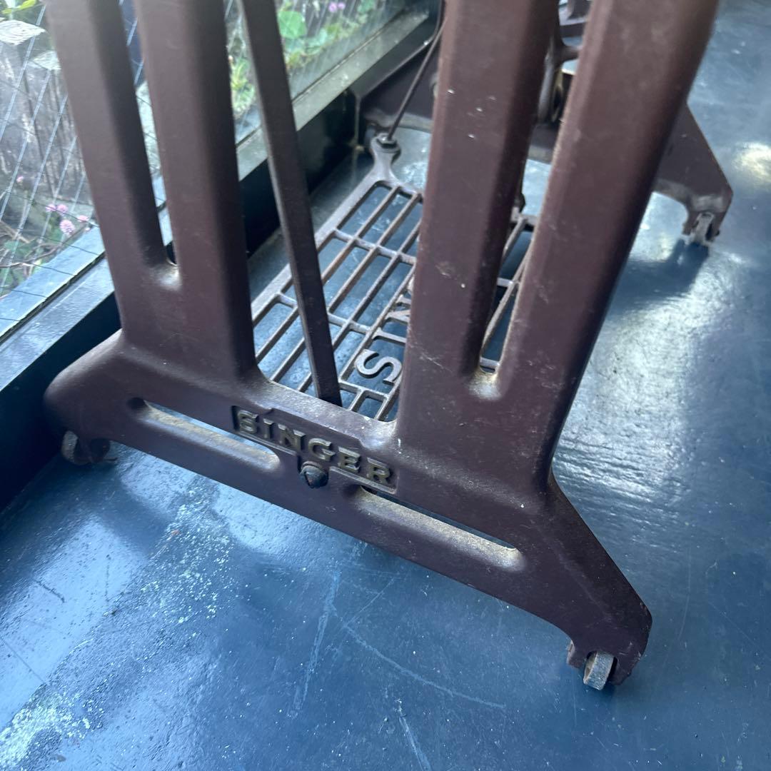 ヴィンテージSINGER 足踏みミシン クラシックデザインディスプレイに！