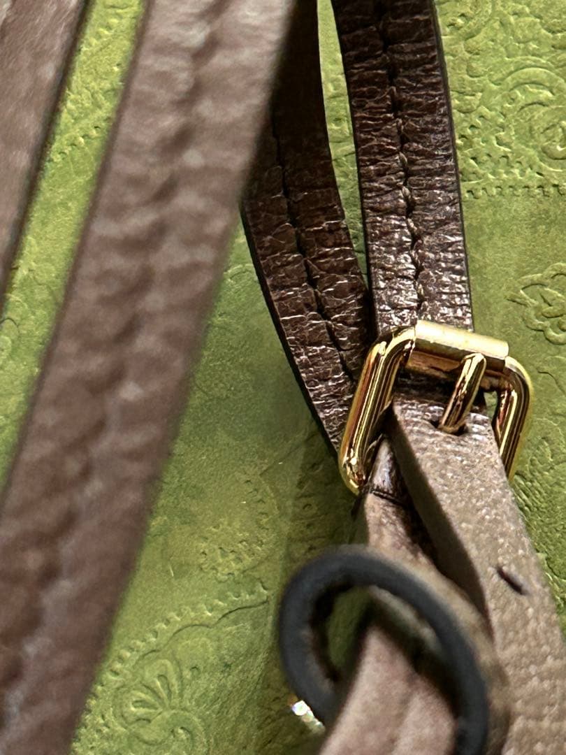 Gucci GGキャンバス スマホショルダーバッグ