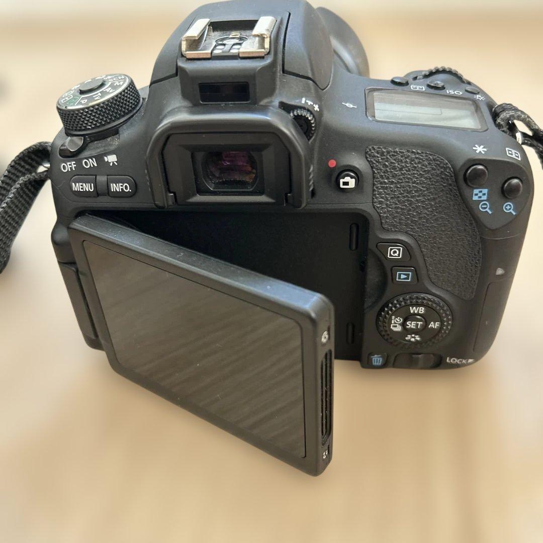 Canon EOS 8000D ダブルズームレンズキット&単焦点レンズ