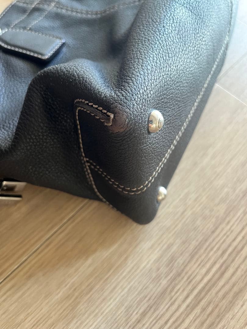 TOD'S レザーショルダーバッグ