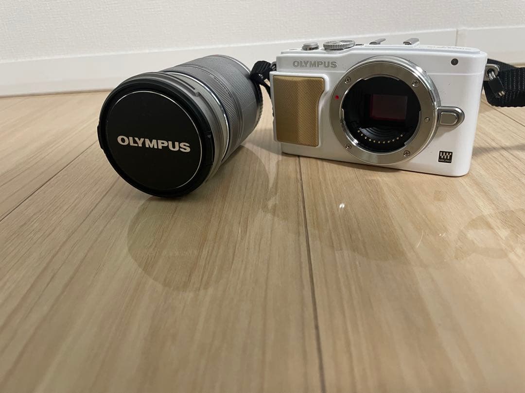 OLYMPUS ミラーレス一眼 ホワイト値下げしました！