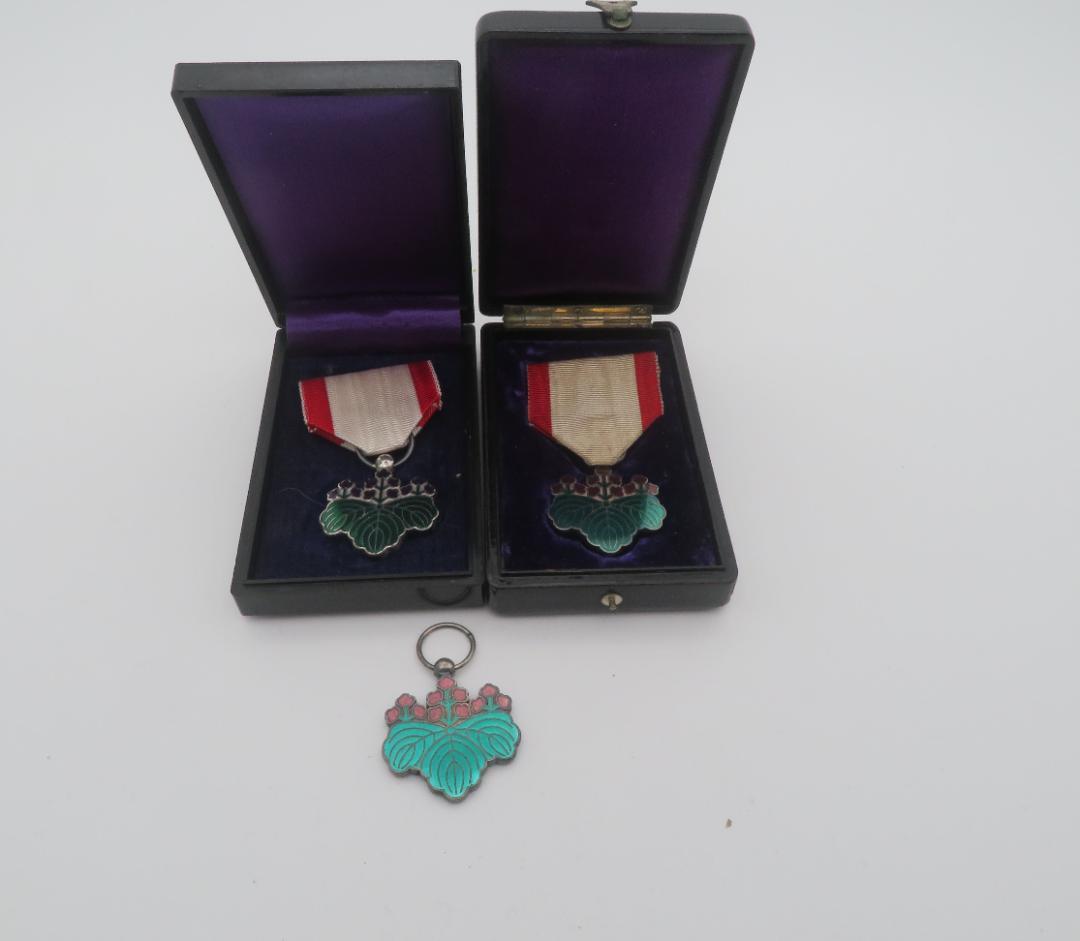 A18. 勲七等青色桐葉章　 記章 勲章 銀メダル3点