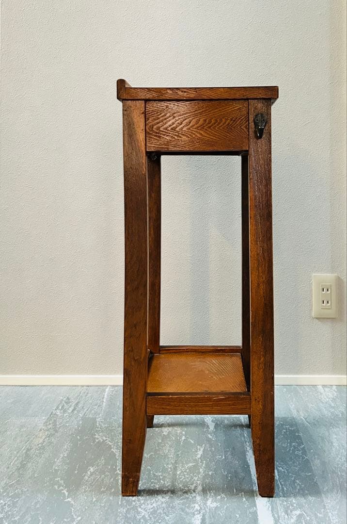 【ヴィンテージ感漂う】木製サイドテーブル｜引き出し付き｜USA風インテリア