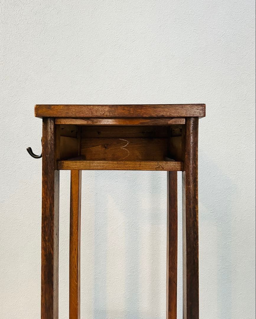 【ヴィンテージ感漂う】木製サイドテーブル｜引き出し付き｜USA風インテリア