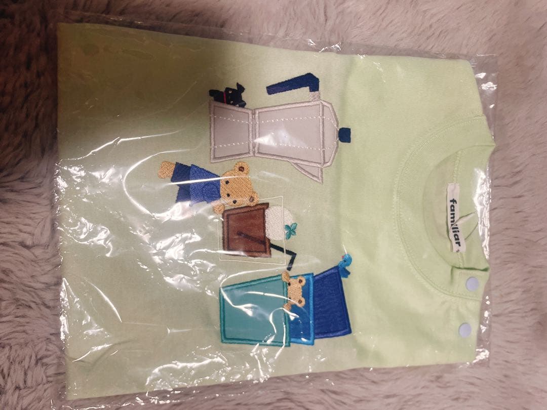 ファミリア　今期新品　Tシャツ　90