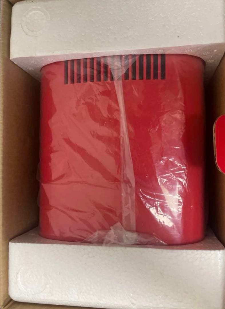 希少　新品　ハローキティ　サンリオ　冷温庫　保温もできる　ミニ冷蔵庫