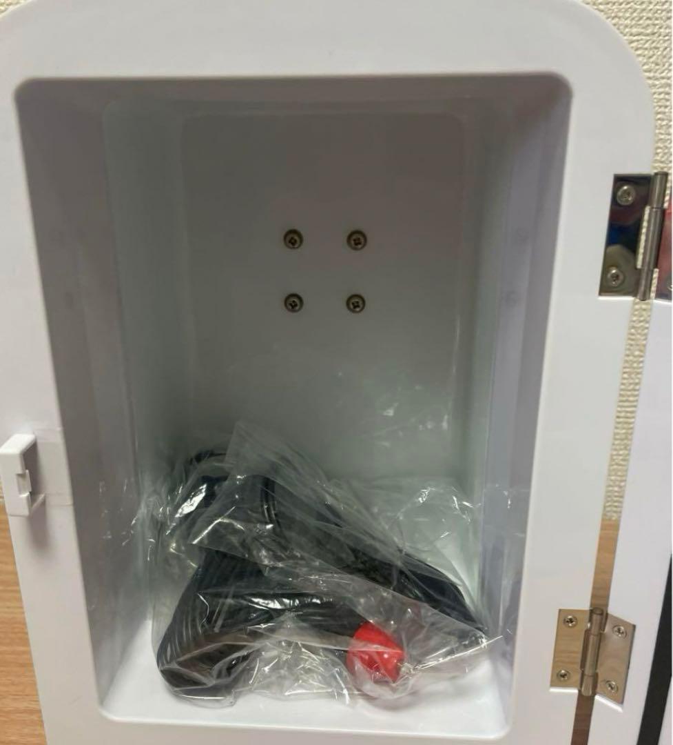 希少　新品　ハローキティ　サンリオ　冷温庫　保温もできる　ミニ冷蔵庫