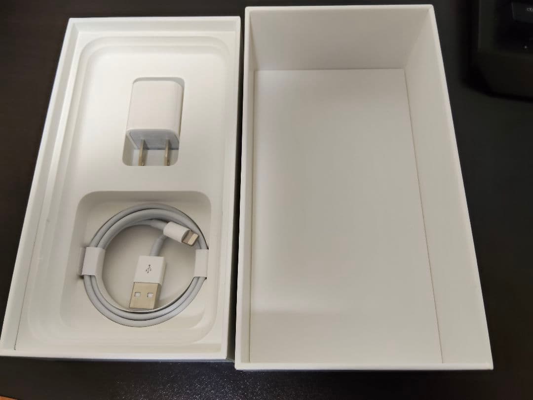 iPhone XR 64GB 本体(箱付き)