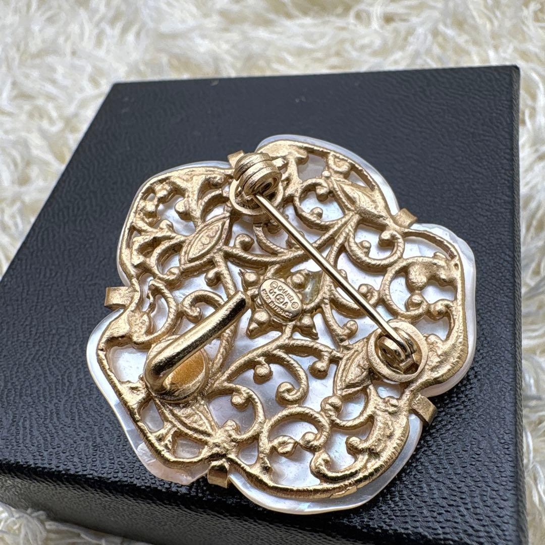 シャネル　カメリア　ホワイトシェル　ブローチ　ココマーク　レース