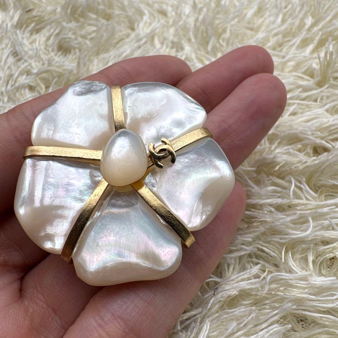 シャネル　カメリア　ホワイトシェル　ブローチ　ココマーク　レース