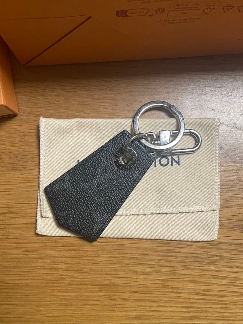 LOUIS VUITTON 黒レザーキーリング