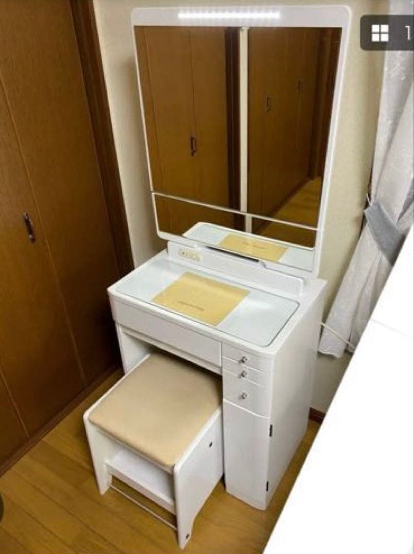 ニトリ鏡面白仕上げ 大収納型LEDライト付き ドレッサー《椅子付き》 鏡台