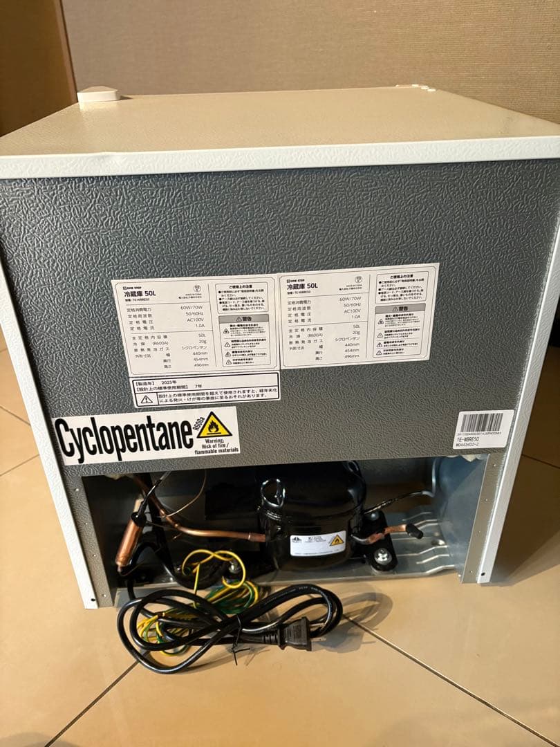 ミニ冷蔵庫　50L 小型 ホワイト　 製造年2025年　説明書付き