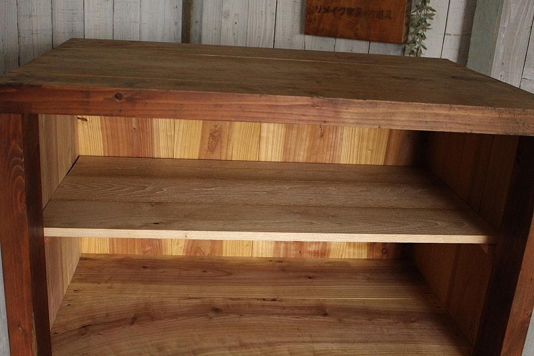 古く味のある木枠ガラス戸棚　食器棚　水屋　キャビネット　古家具