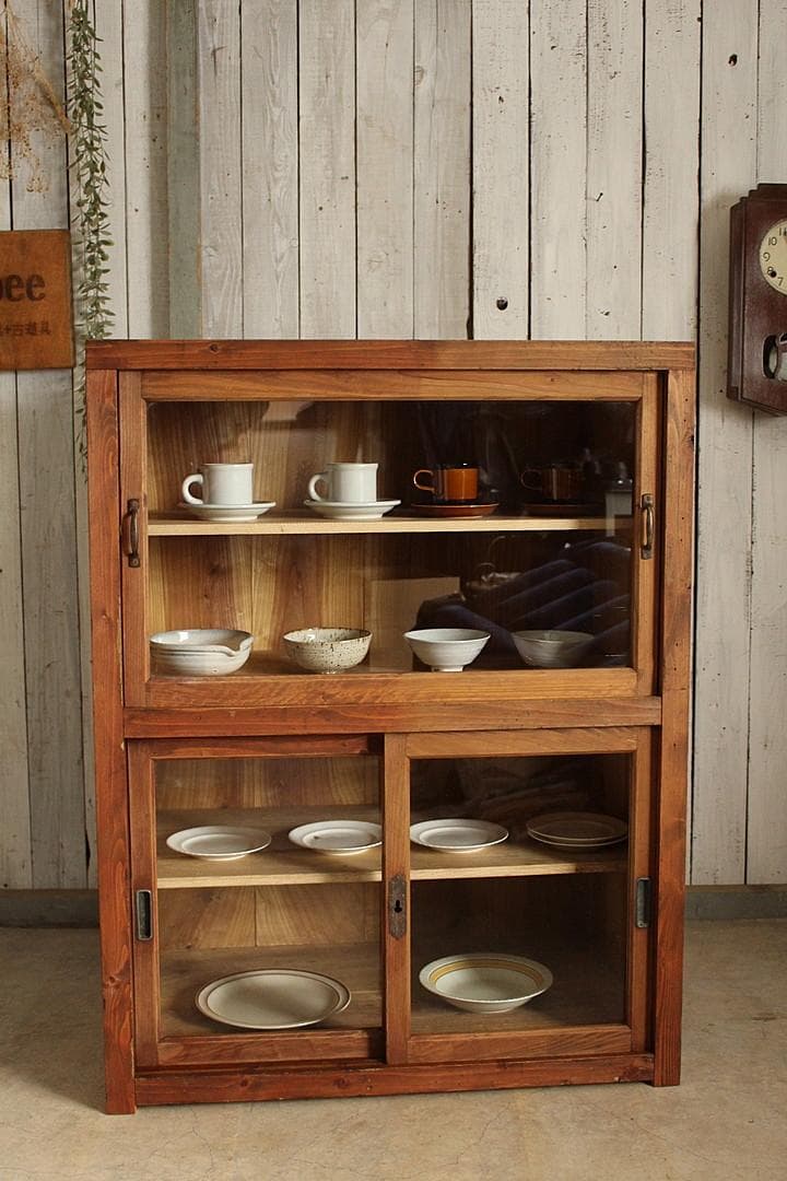 古く味のある木枠ガラス戸棚　食器棚　水屋　キャビネット　古家具
