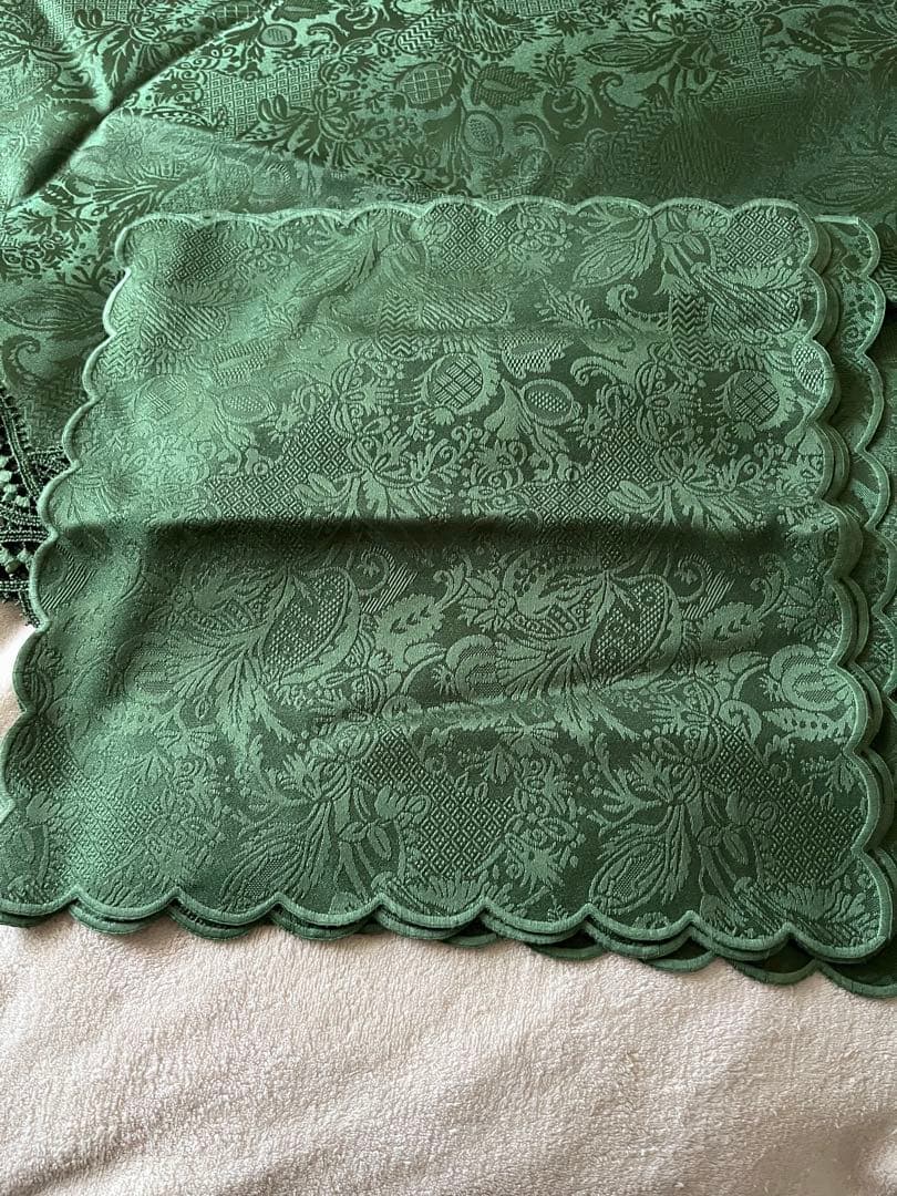 イタリア購入　グリーン テーブルクロスとランチョンマット セット