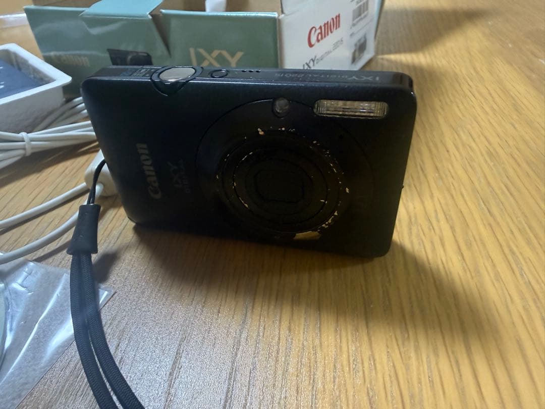 Canon IXY DIGITAL 220 IS 本体と付属品
