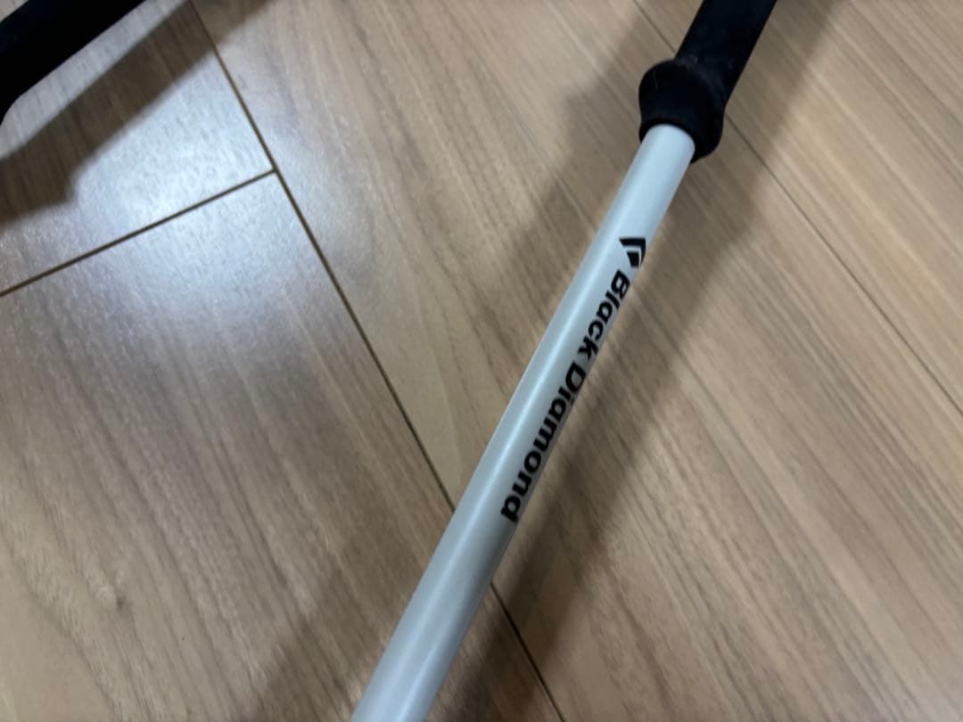 ★送料無料★お洒落　ブラックダイヤモンド　長さ調整ストック　スキー　雪山