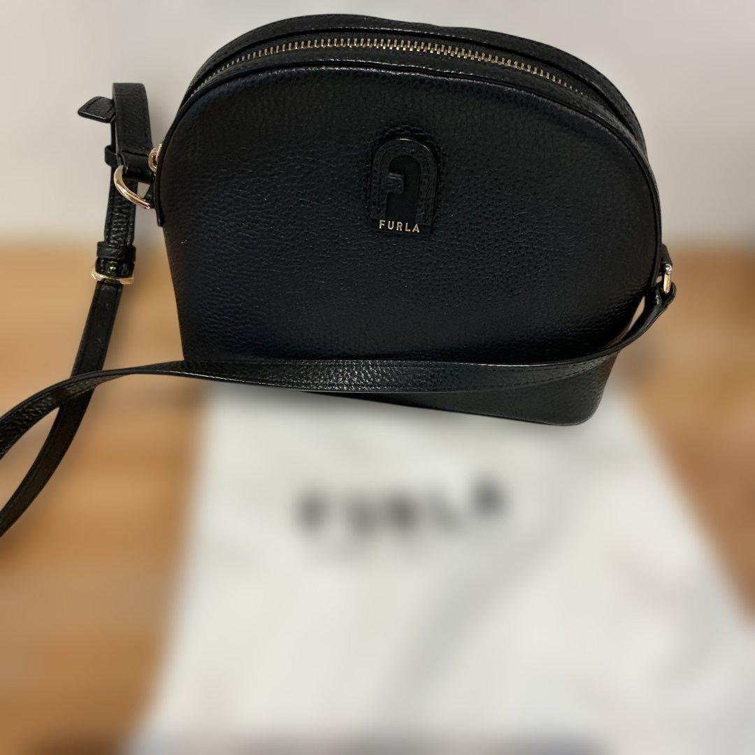 フルラ　ショルダーバック　ブラック
