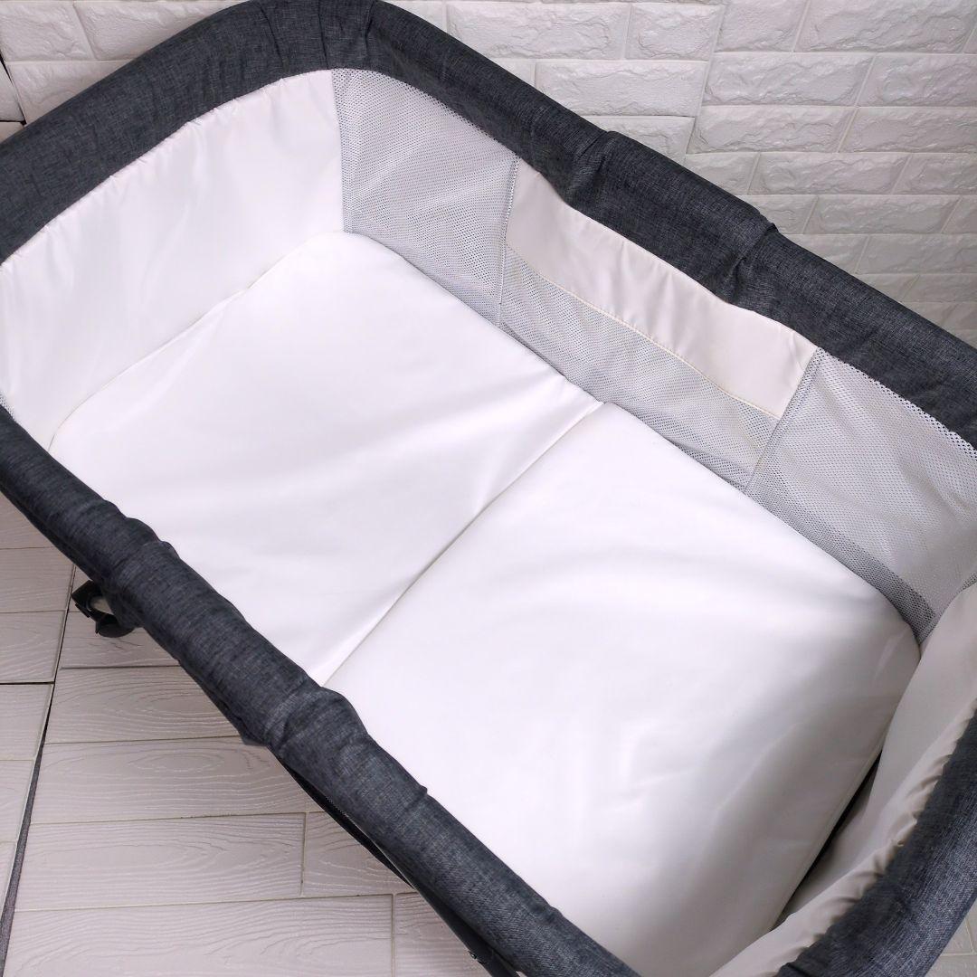 ◎美品◎　UBRAVOO ベビーベッド 折りたたみ式　キャスター付き