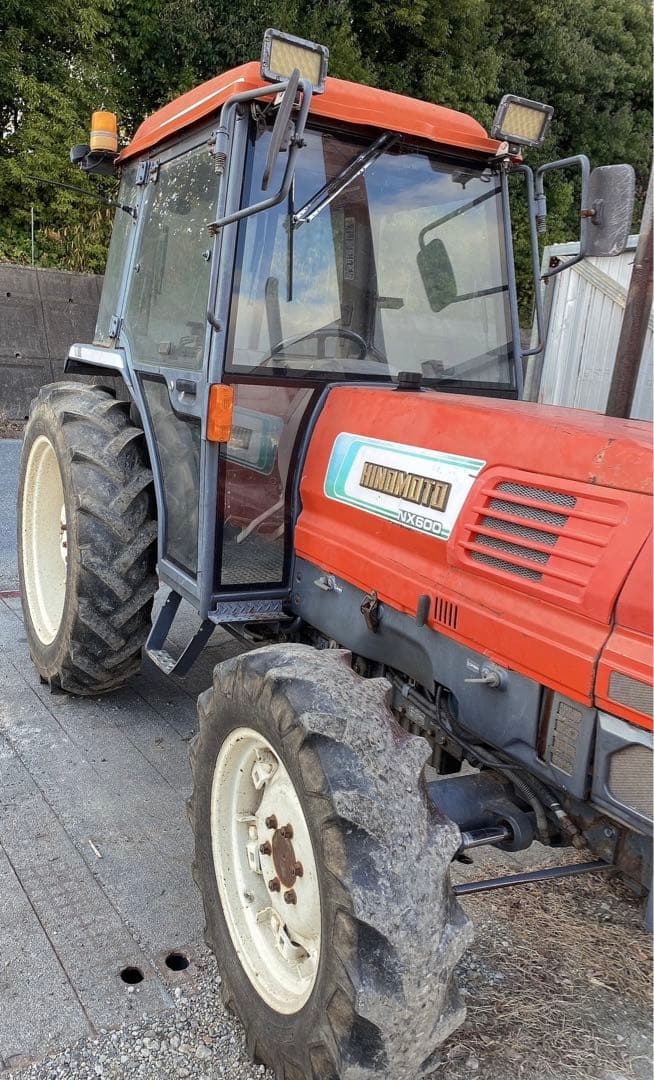 日野村田製トラクター キャビン付き オレンジ