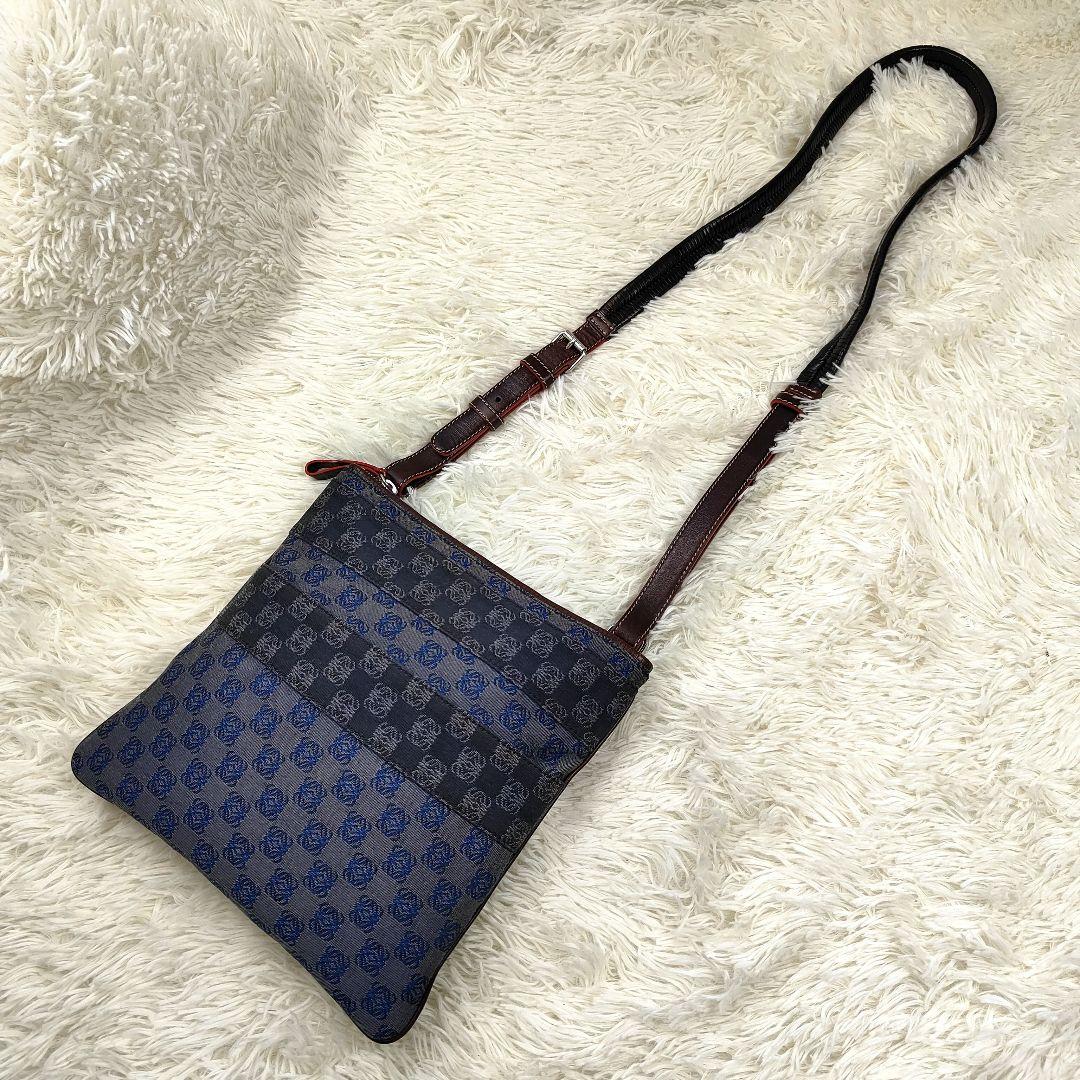 LOEWE　ショルダーバッグ　キャンバス　アナグラム　リピート　キャンバス　革