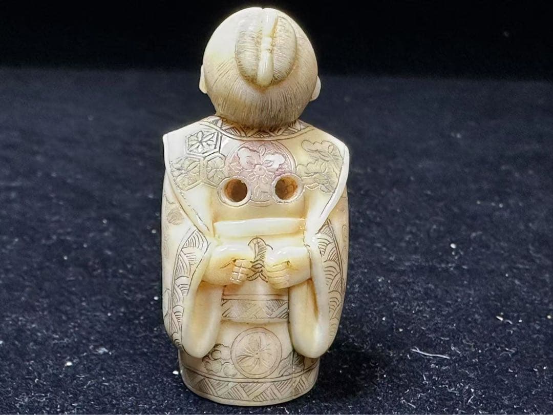 極上　根付　抹香鯨　マッコウクジラ　アンティーク　天然素材古美術品　コレクション