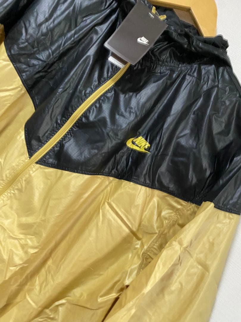 新品未使用 Nike ナイロンジャケット パーカー スウッシュロゴ　黒金 XXL