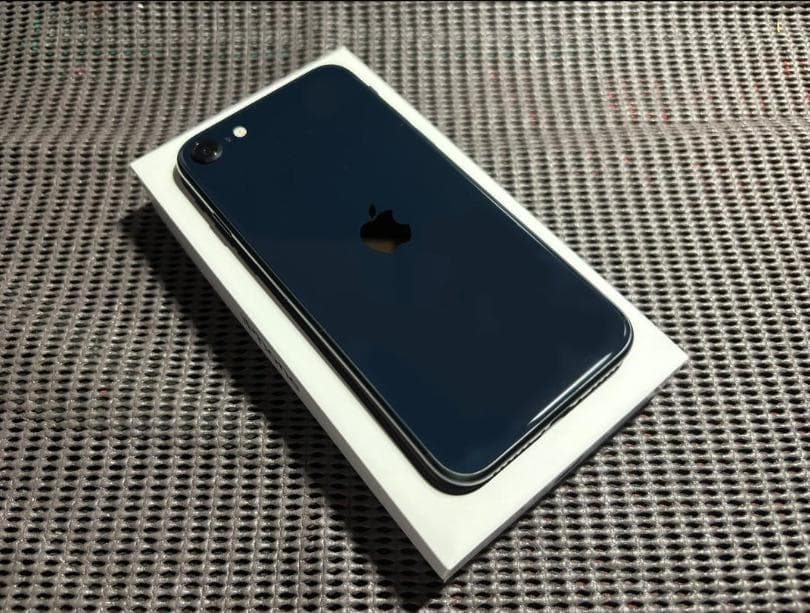 iphoneSE3 64g 純正新品 Reseller battery 100％