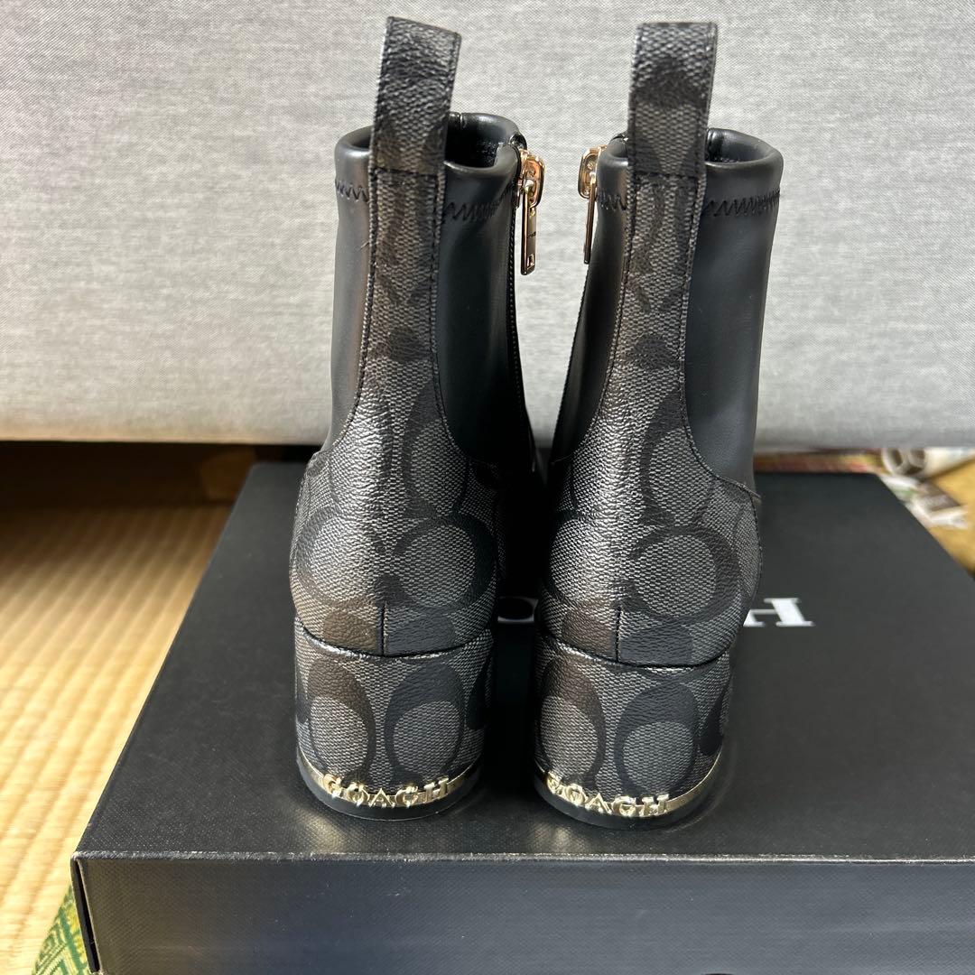 COACHブラックレザーブーティ サイドファスナー付き