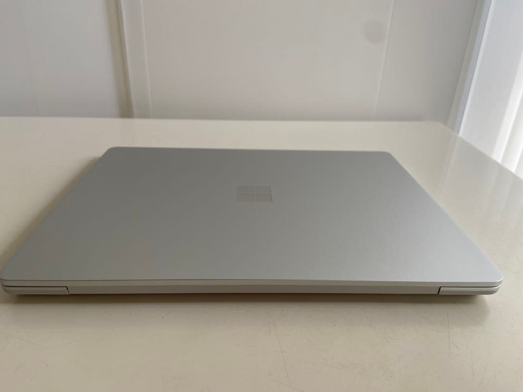 美品Surface Laptop Go（i5/8GB/128GB/Office）
