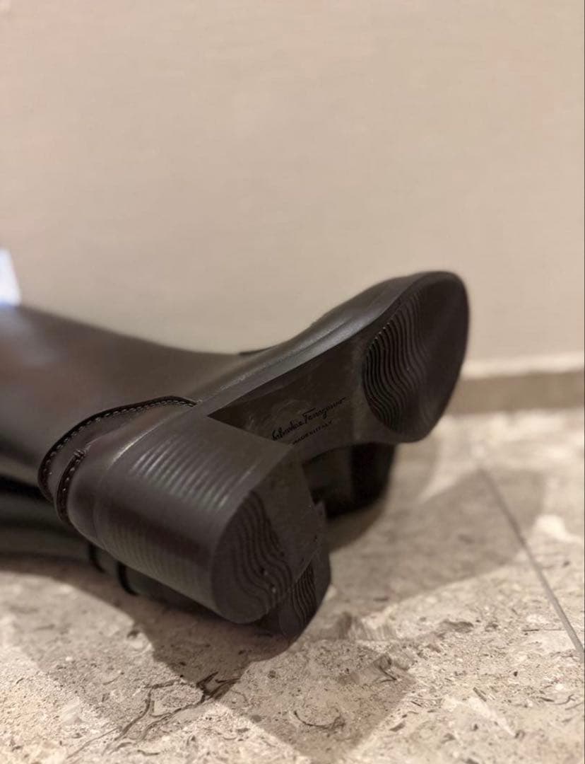 【美品】 Salvatore Ferragamo フェラガモ ブーツ ヒール付き