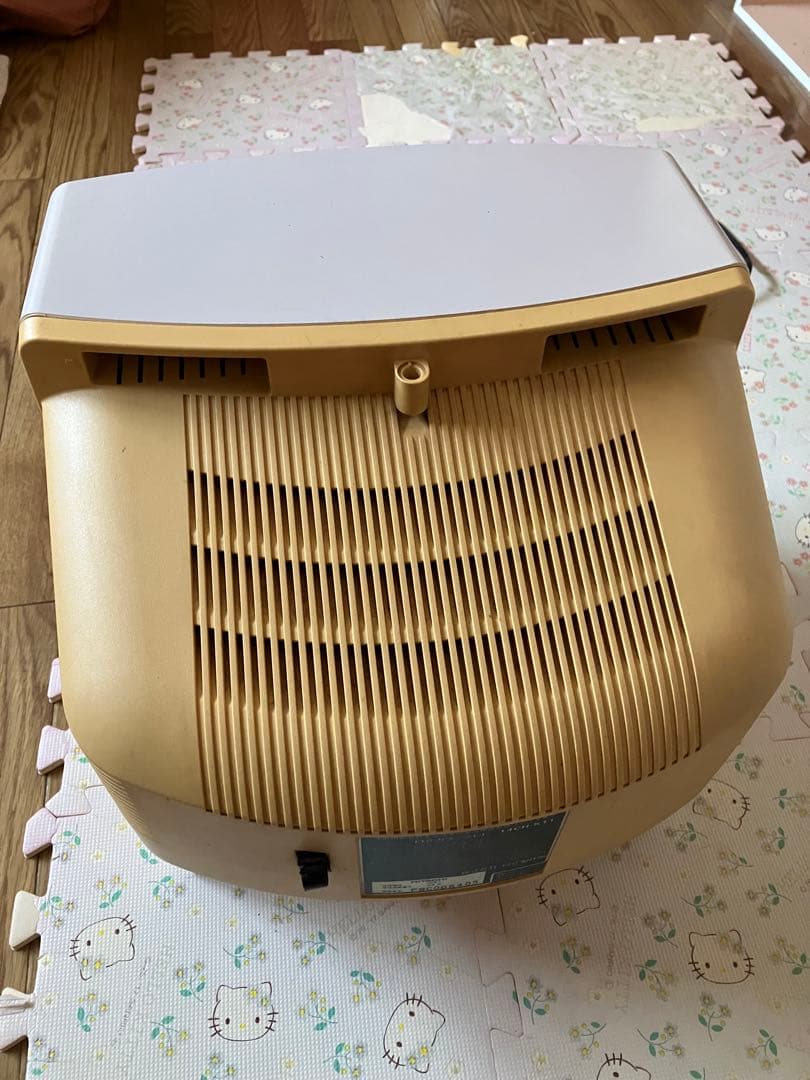 ハローキティのテレビ　ゲーム機　ファミコンのカセット