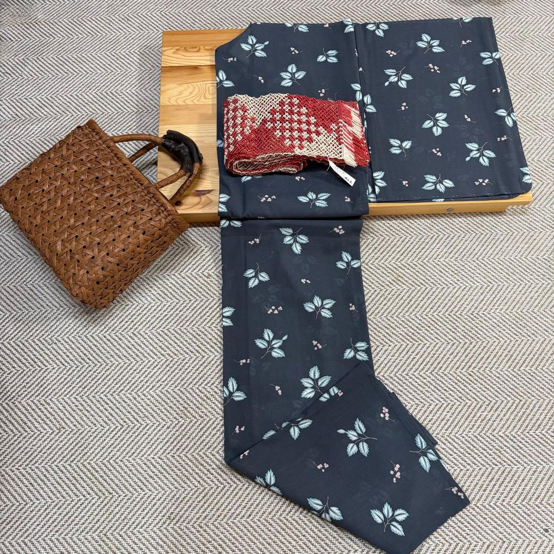 S*a様 誉田屋源兵衛 芭蕉　（紗綾形　格子　赤）半巾帯