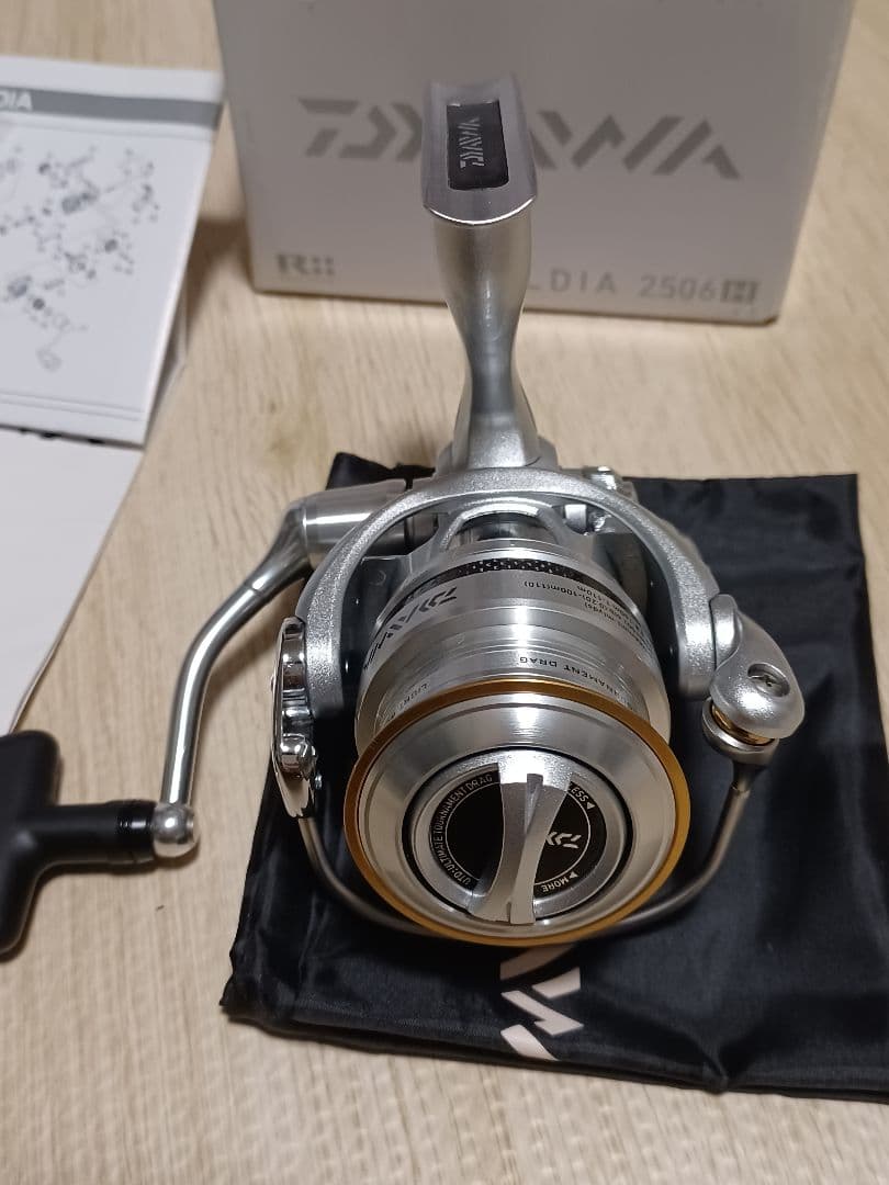 新品未使用(キズ有)　ダイワ　11 カルディア　2506H