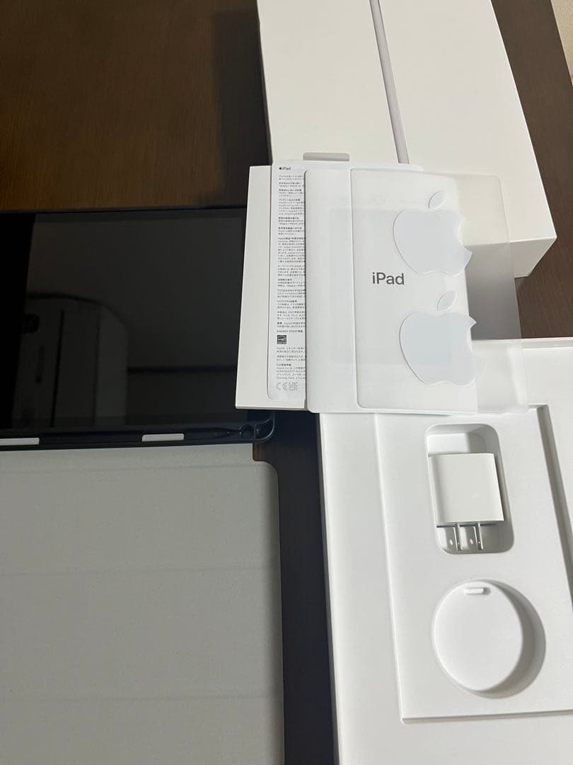 iPad(第9世代) 64GB Wi-Fiモデル　シルバー　バッテリー最大92%