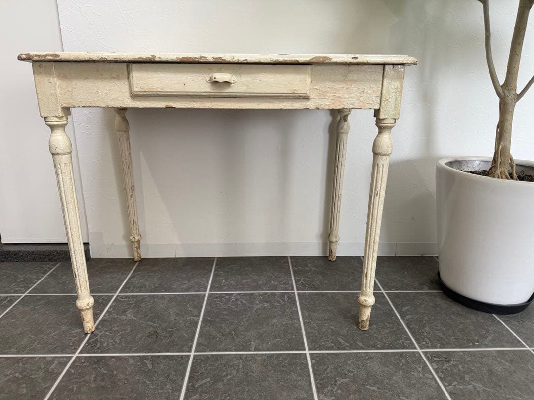 フランスアンティーク　シャビーシックなペイントの木製テーブル