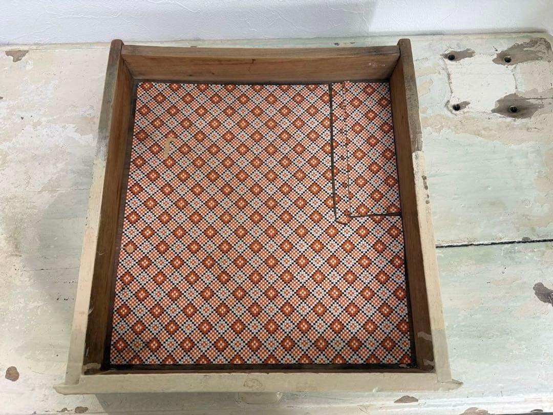 フランスアンティーク　シャビーシックなペイントの木製テーブル