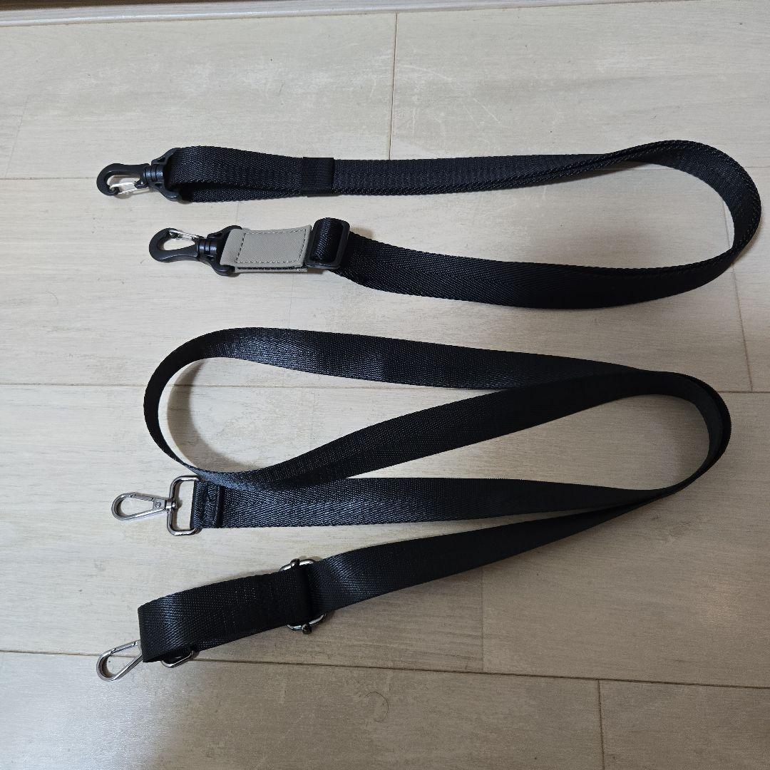 HUGO新品未使用 ベージュ フラップ付きバッグ