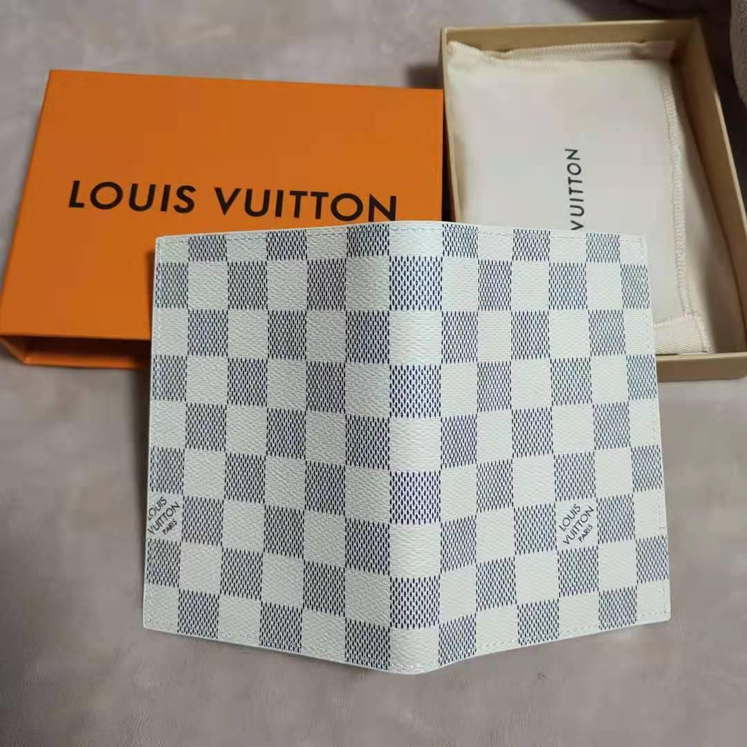 【美品】ルイヴィトン レザー パスポートケース ホワイト オリジナルボックス付属