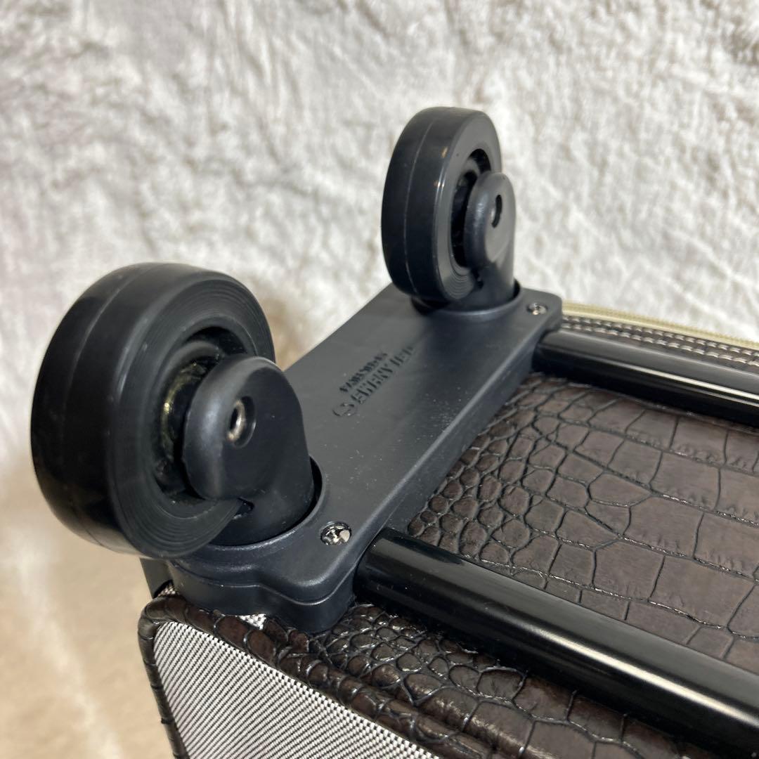 未使用　SWANY トランクキャリーバッグ クロコダイル型