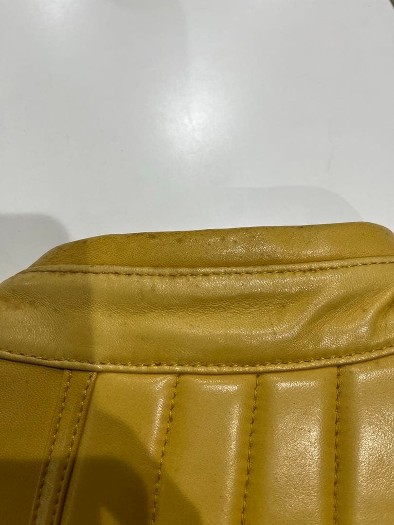 レ*求様 GUCCI レザーベスト黄色　サイズ表記48