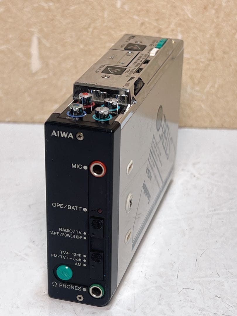 AIWA HS-J9 カセットボーイ TV/AM/FM ジャンク