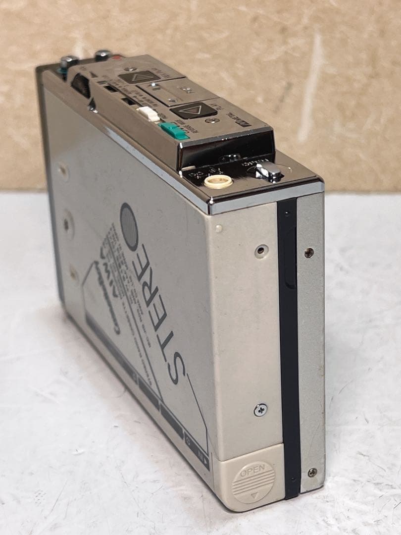 AIWA HS-J9 カセットボーイ TV/AM/FM ジャンク