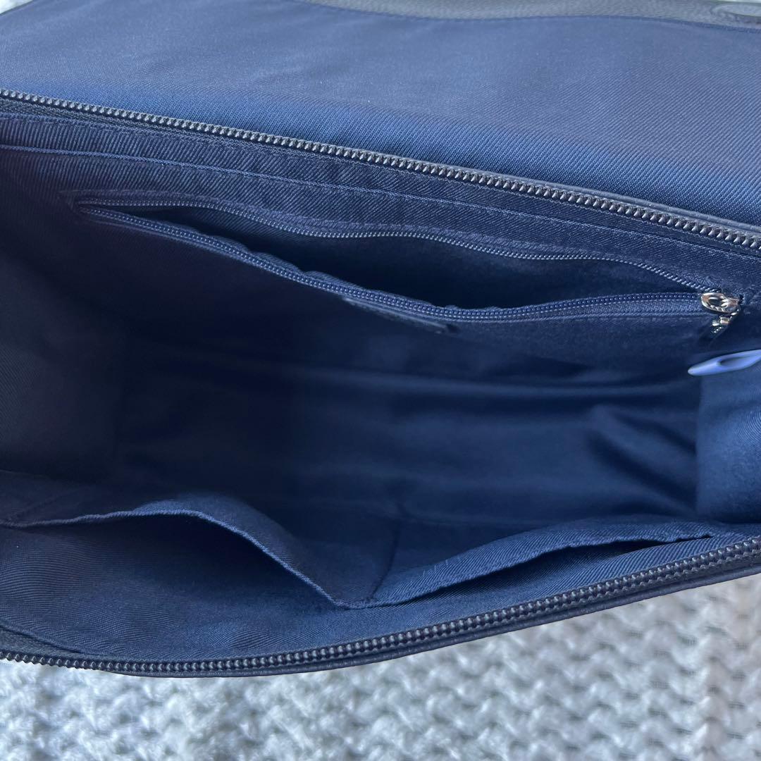 【美品】本革 470gワイドテープショルダーバッグ/ボディバッグ イアパピヨネ