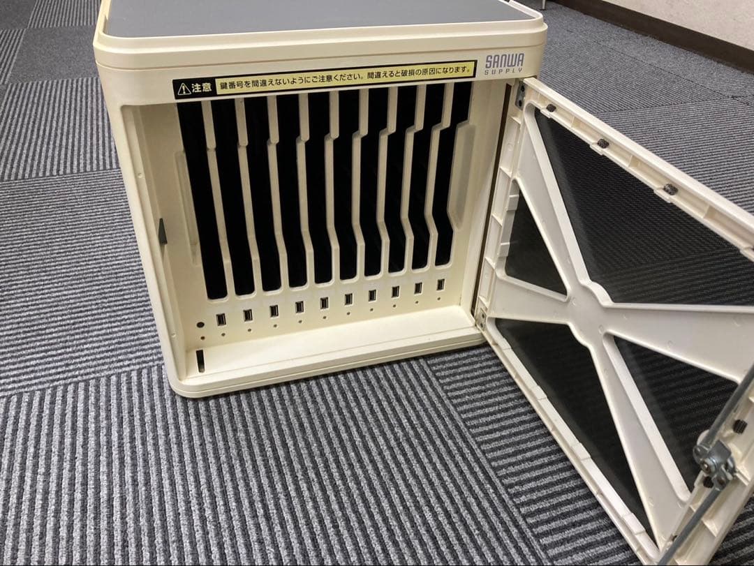 SANWA 鍵付きタブレット収納ボックス（10台収納、同時充電）