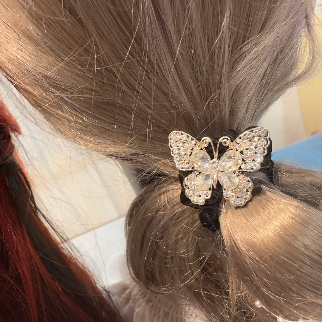 一点物★⭐︎ヘアゴム490キラキラストーンと合金透かし蝶々ビジューヘアゴム高級立体