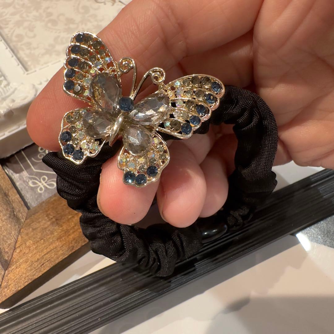 一点物★⭐︎ヘアゴム490キラキラストーンと合金透かし蝶々ビジューヘアゴム高級立体